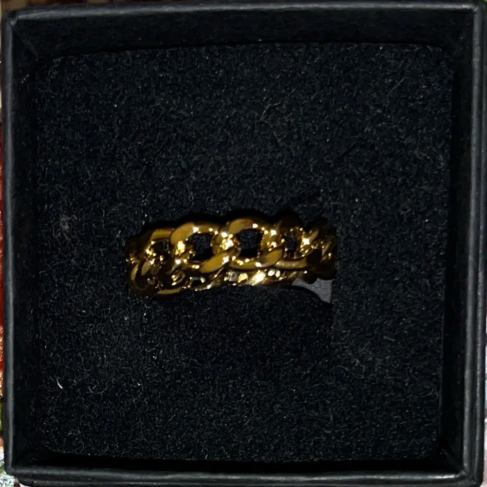 Playboy x Dalmata | NWT | gold plate rabbit head chain ring - Picture 6 of 6